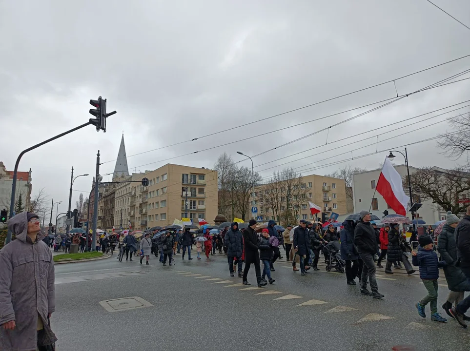 Marsz papieski w Łodzi. Setki łodzian ruszyło ulicami miasta [zdjęcia]