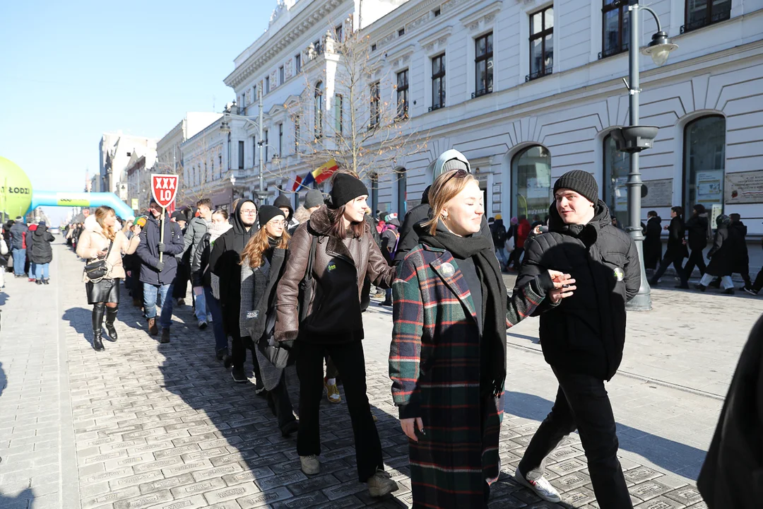 Polonez dla Łodzi. Maturzyści zatańczyli na Piotrkowskiej