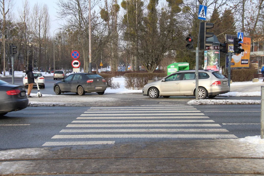 Ulica Dąbrowskiego w Łodzi - w tych miejscach lepiej uważać