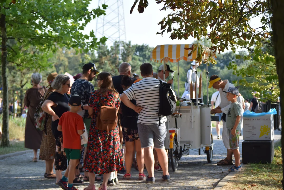 Piknik międzypokoleniowy w Parku Ocalałych w Łodzi