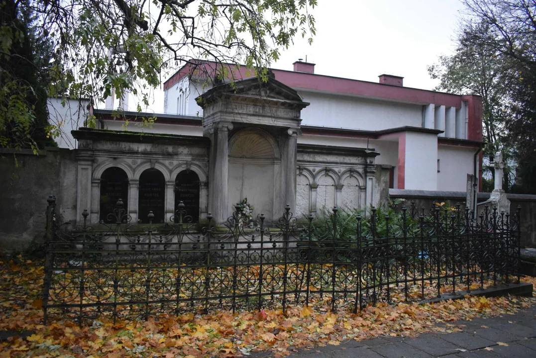 Spacer po Cmentarzu Ewangelicko-Augsburskim