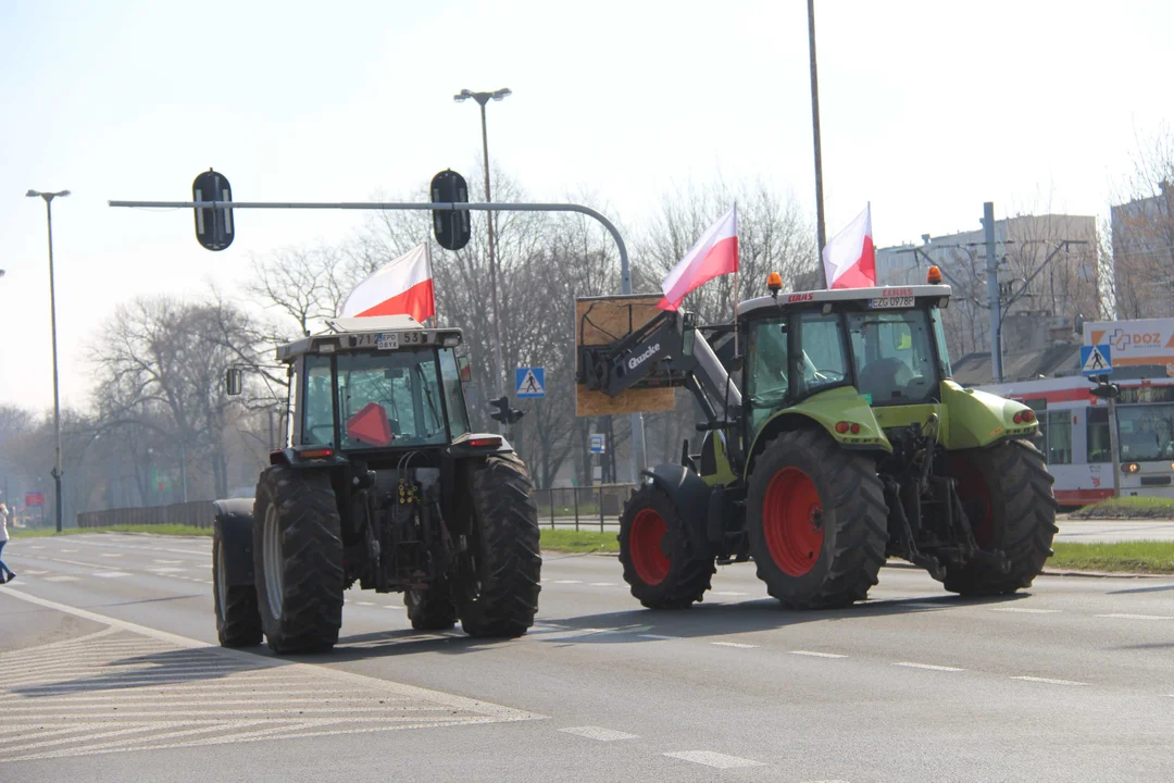 Protest rolników w Łodzi - skrzyżowanie Aleksandrowska/Szczecińska