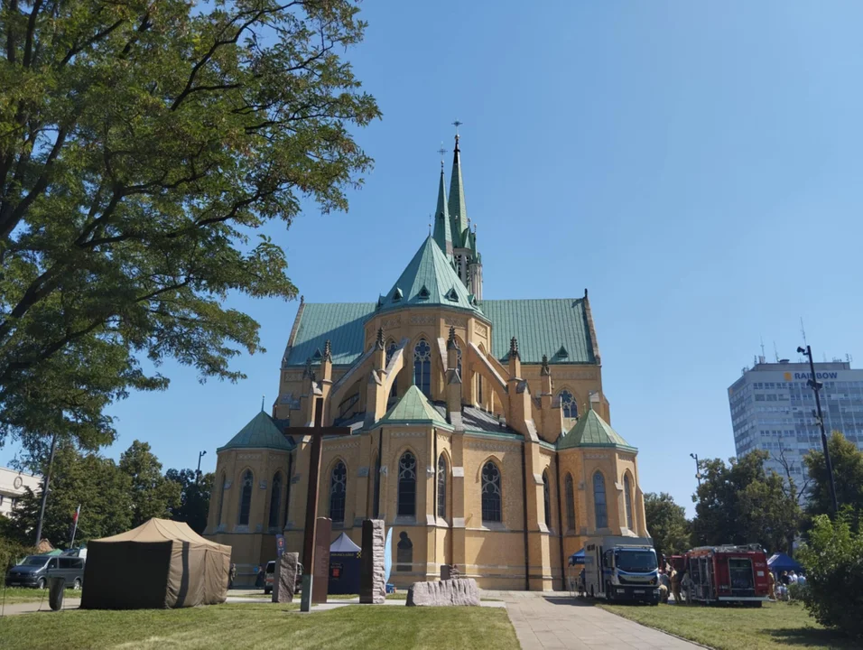 Piknik wojskowy w Łodzi i złożenie kwiatów w Zgierzu