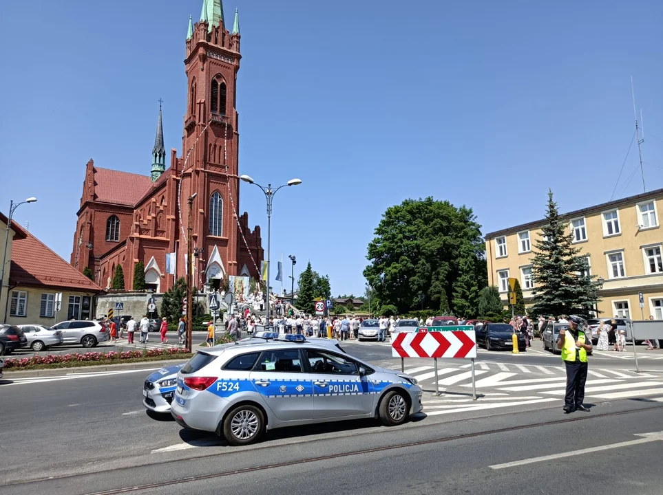 Ulicami Zgierza przeszły procesje Bożego Ciała.