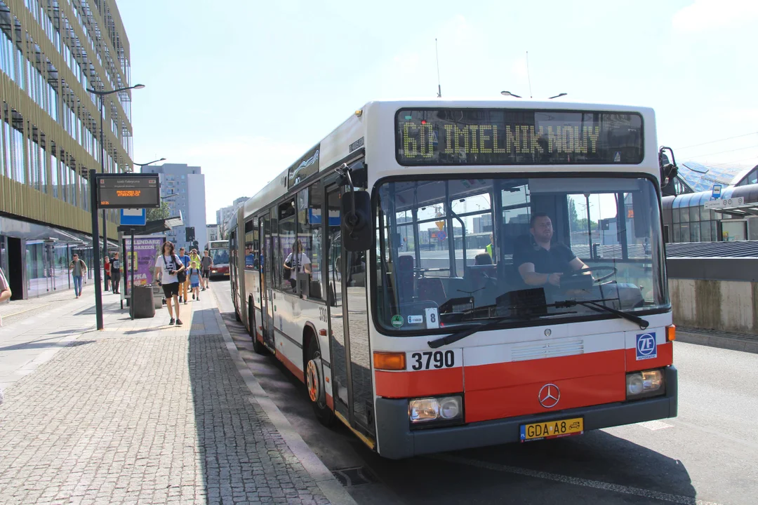 30. lecie Mercedesów O405N - pierwszego autobusu niskopogłowego w Łodzi