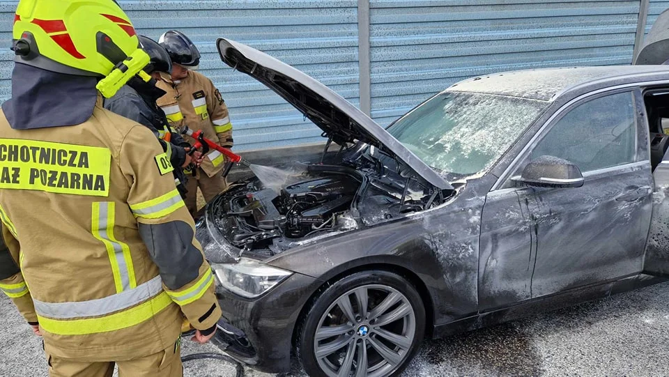 Pożar samochodu na autostradzie A2. Spaliło się bmw! [ZDJĘCIA] - Zdjęcie główne