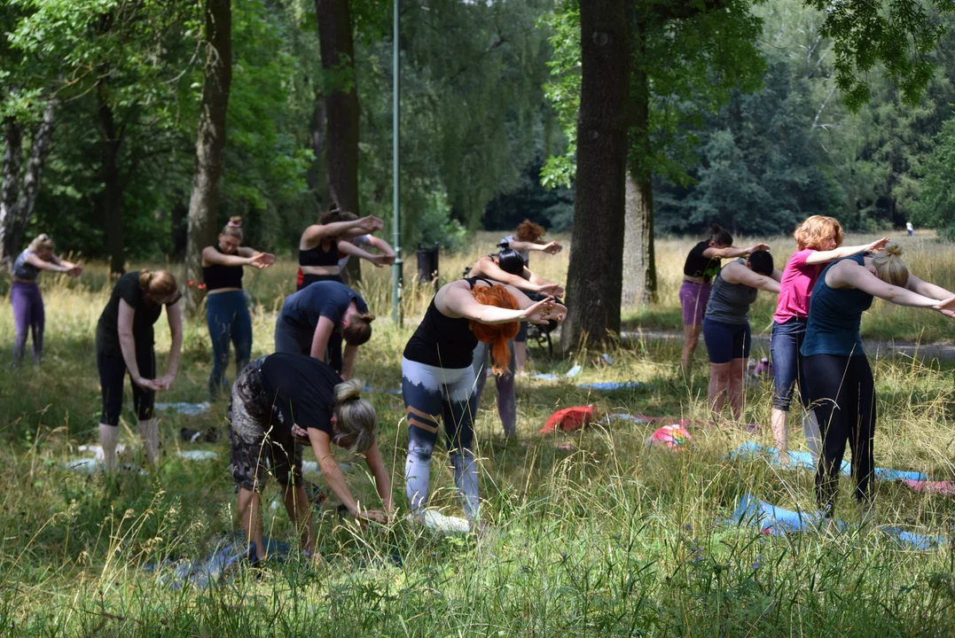 Joga w parku na Zdrowiu