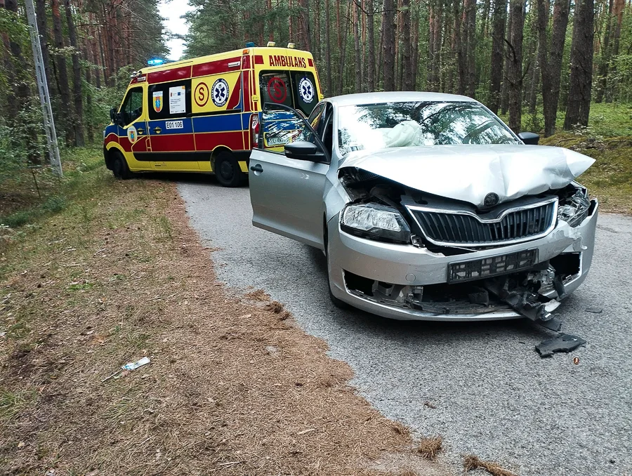 20-latka wjechała wprost w auto z seniorami. Na miejsce wezwano karetkę [FOTO] - Zdjęcie główne