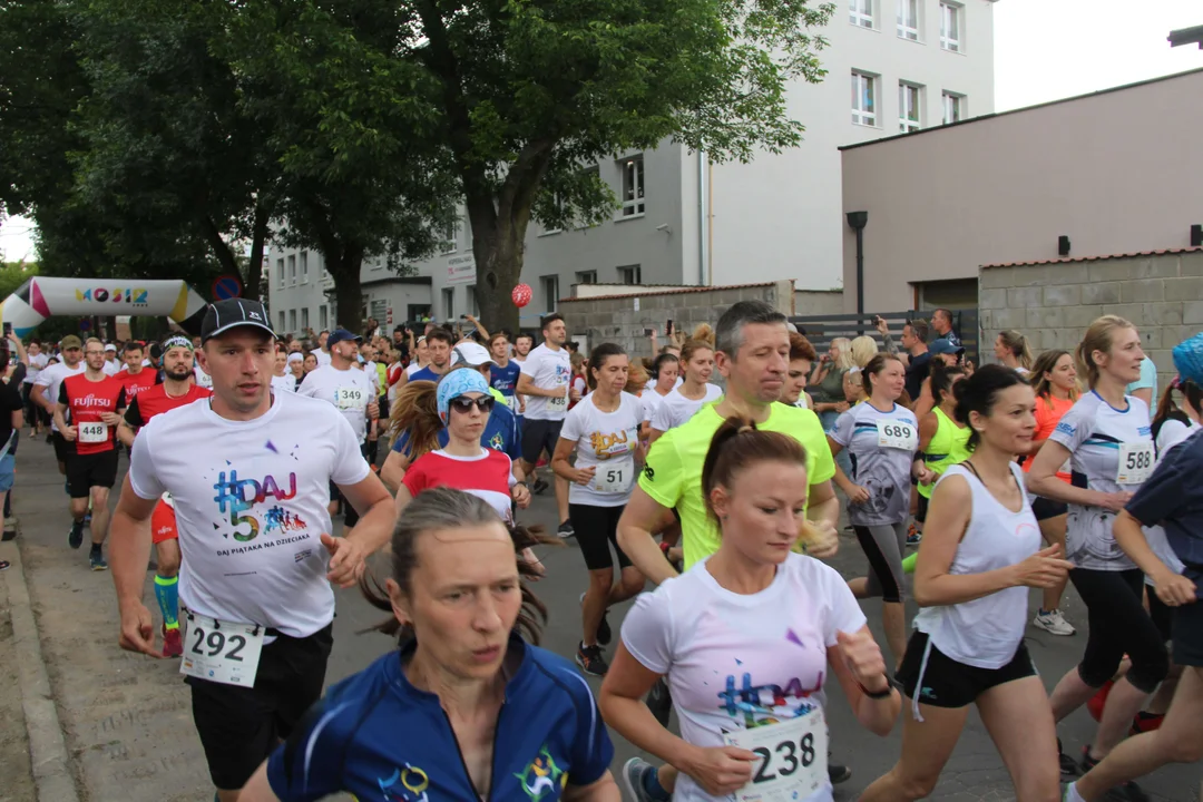 Piknik rodzinny fundacji „Daj piątaka na dzieciaka” na Bałutach