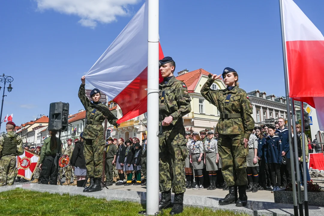 Rocznica uchwalenia Konstytucji 3 Maja. Uroczystości pod Płytą Nieznanego Żołnierza [ZDJĘCIA] - Zdjęcie główne