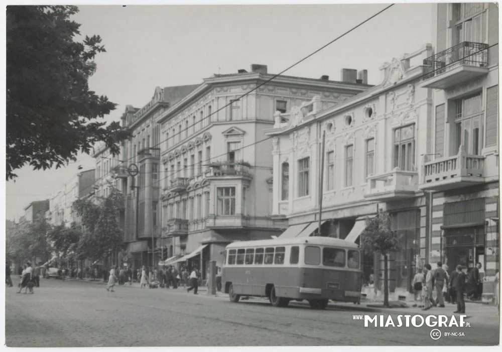 Archiwalne zdjęcia autobusów i tramwajów komunikacji miejskiej w Łodzi