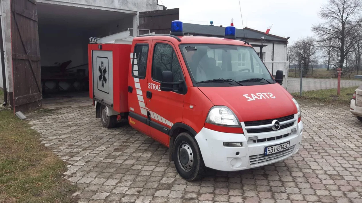 Strażacy z nowym wozem. Dotychczas dysponowali jedynie wysłużonym Żukiem [FOTO] - Zdjęcie główne