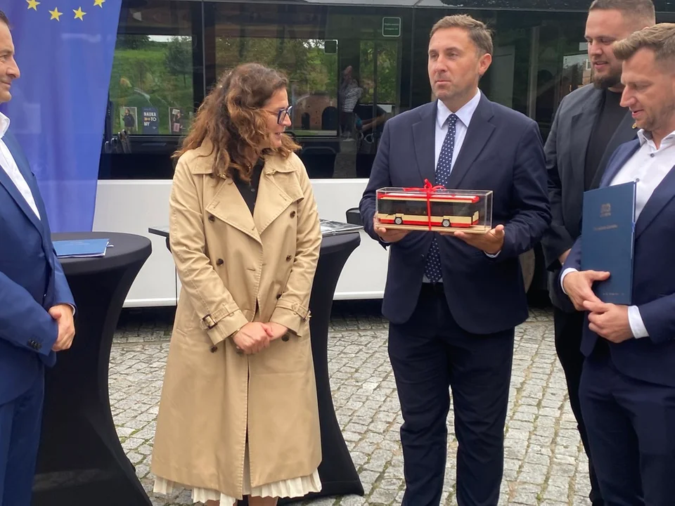 Podpisanie umowy na autobusy elektryczne w Gdańsku