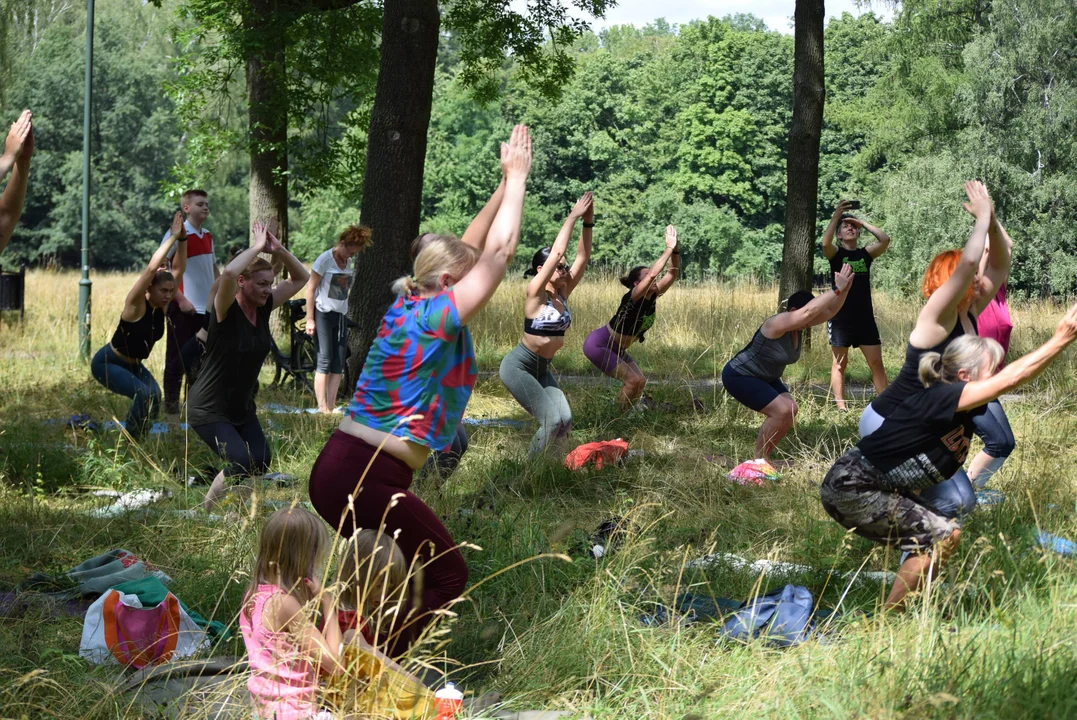 Joga w parku na Zdrowiu