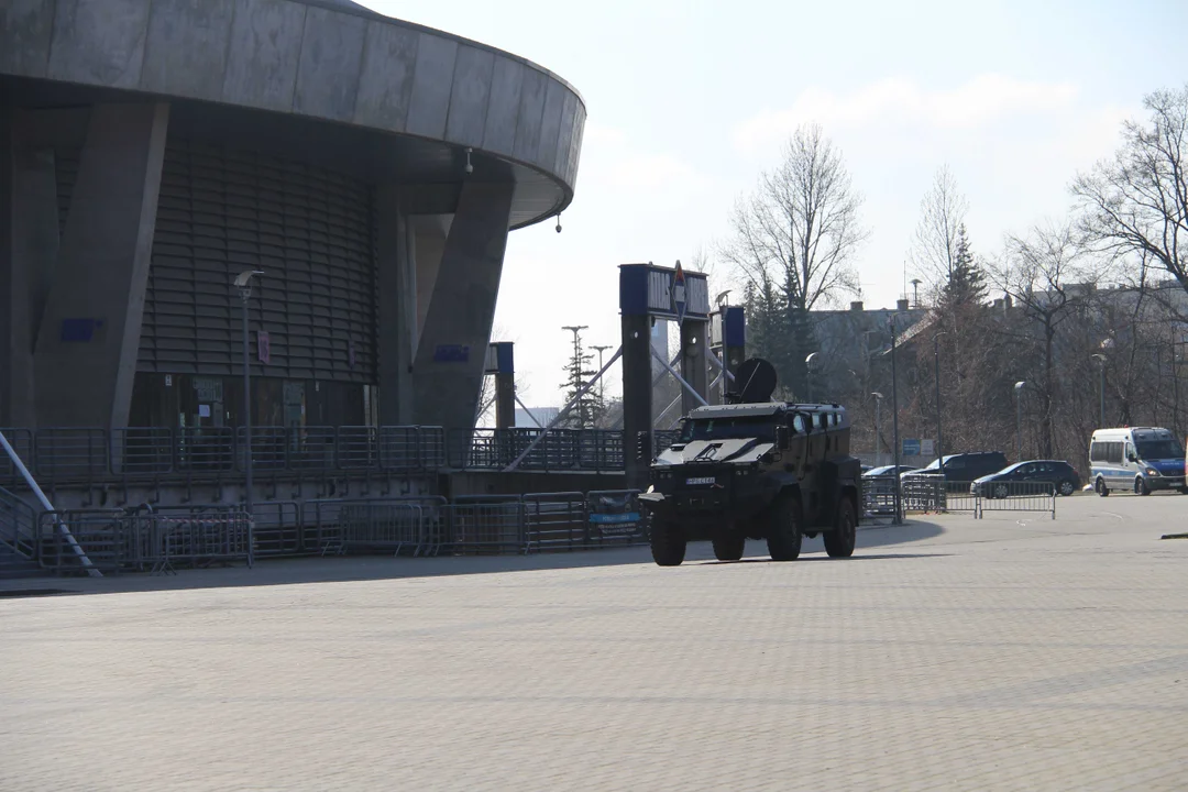 Ćwiczenia służb specjalnych na stadionie ŁKS-u