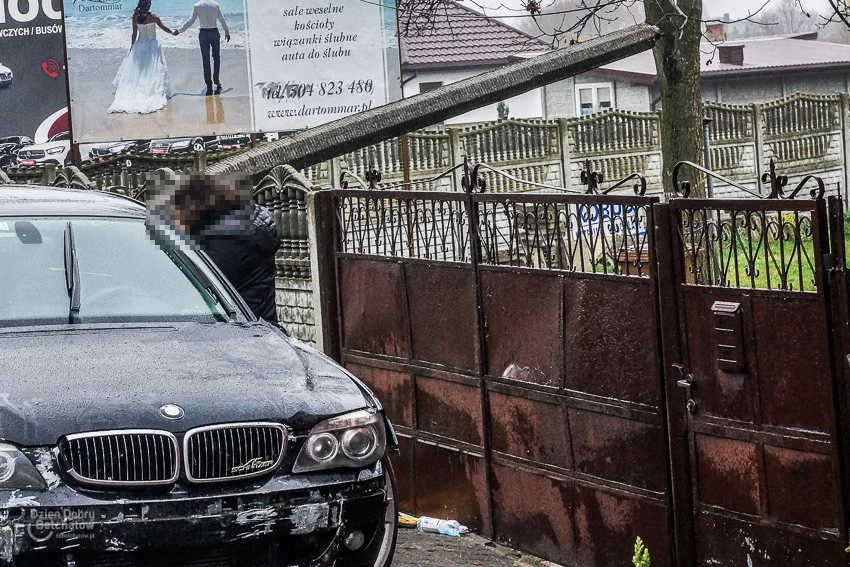 Wypadek w Grocholicach. Ciężarówka zderzyła się z BMW