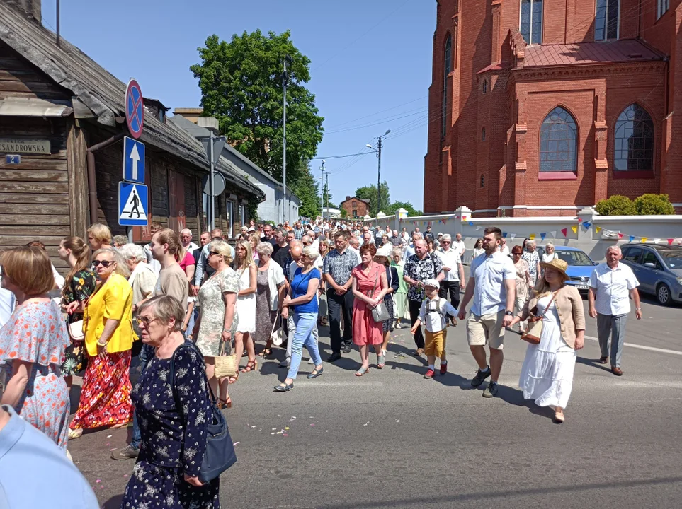 Ulicami Zgierza przeszły procesje Bożego Ciała.