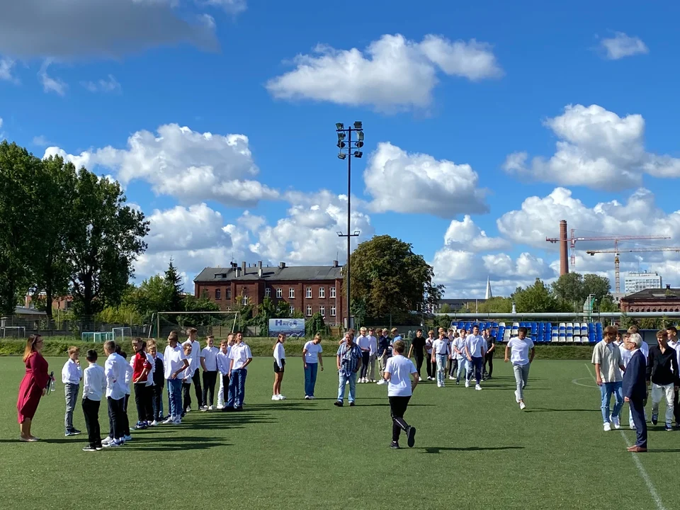 Odsłonięcie muralu Kazimierza Górskiego w Szkole Mistrzostwa Sportowego w Łodzi