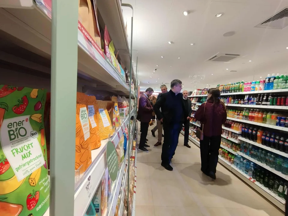 Rossmann nr 2000 otwarty w Łodzi. Przypomina luksusową łazienkę