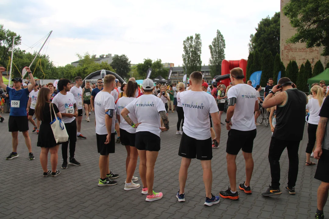 Piknik rodzinny fundacji „Daj piątaka na dzieciaka” na Bałutach