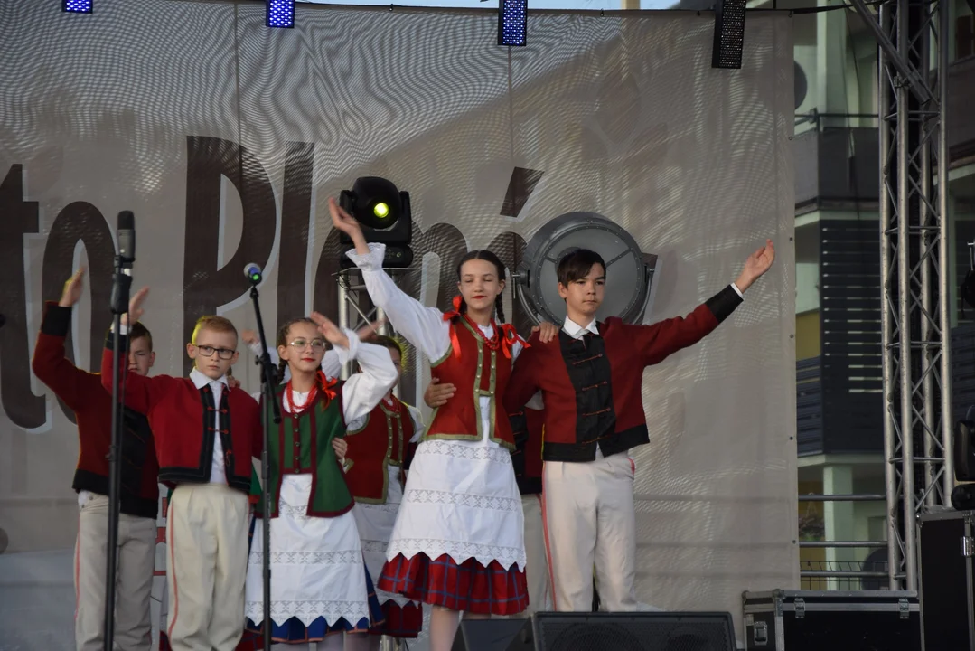 Tłumy mieszkańców bawiły się na dożynkowych koncertach w Żychlinie