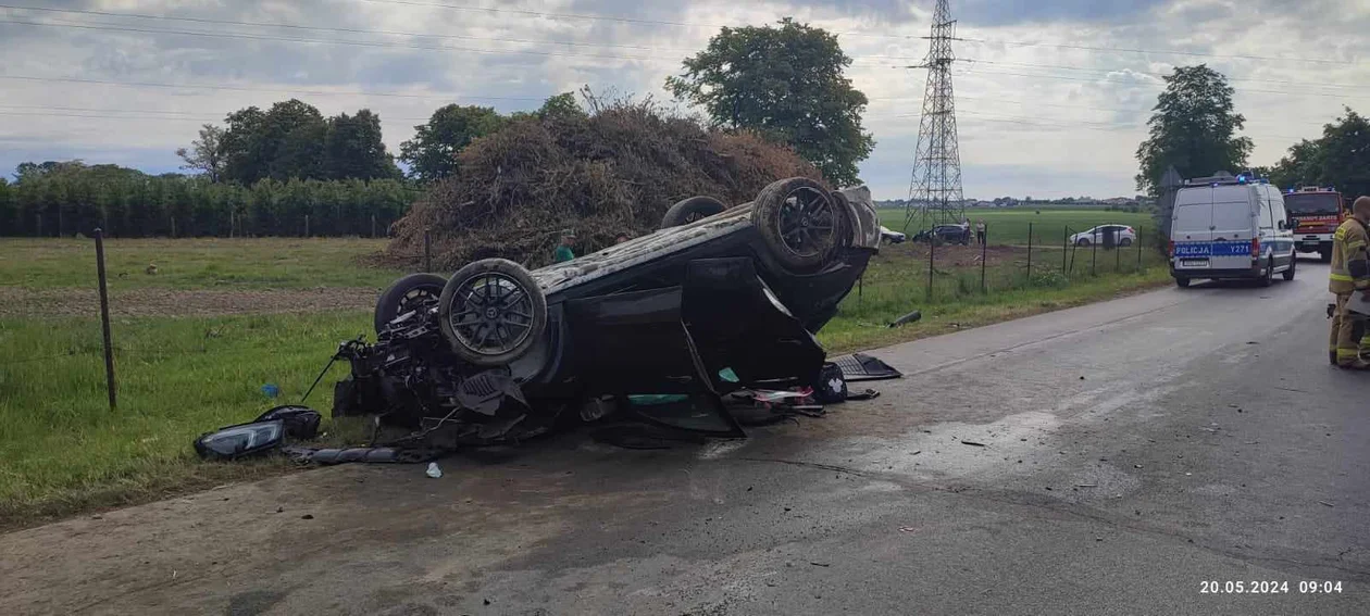 Bardzo poważny wypadek tuż pod Płockiem. Poszkodowani, w tym dzieci, w ciężkim stanie [ZDJĘCIA] - Zdjęcie główne