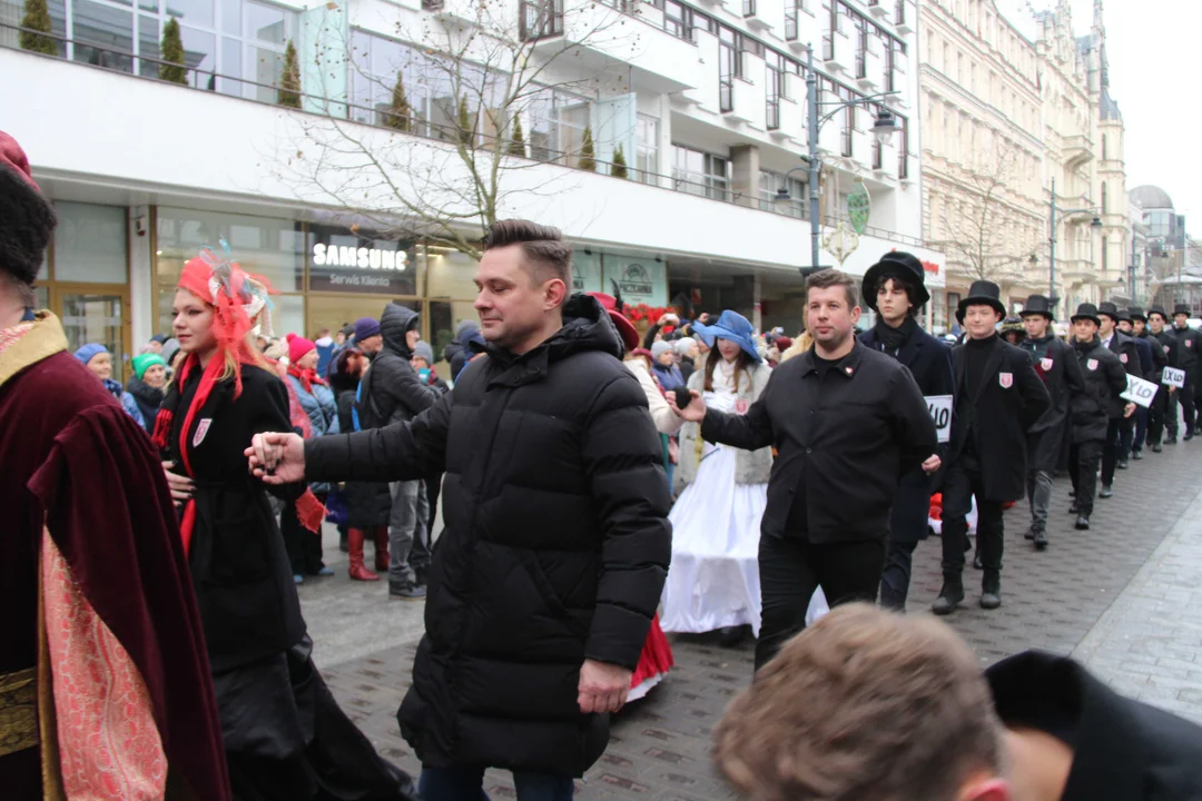 Polonez dla Łodzi 2024 na ul. Piotrkowskiej w Łodzi