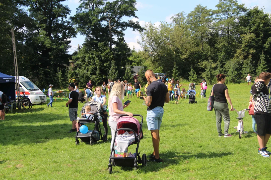 Piknik rodzinny w parku na Młynku w Łodzi