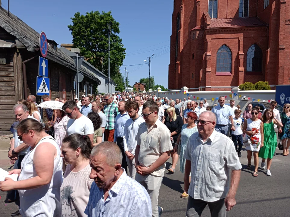 Ulicami Zgierza przeszły procesje Bożego Ciała.