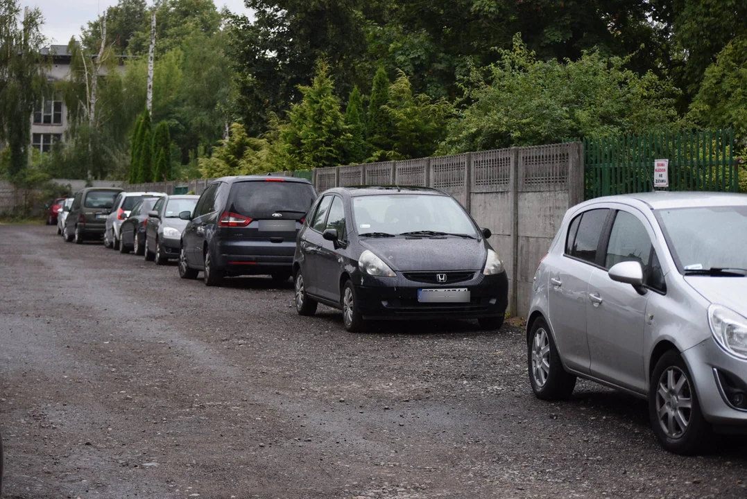 Parking przed Bankiem Spółdzielczym w Zgierzu