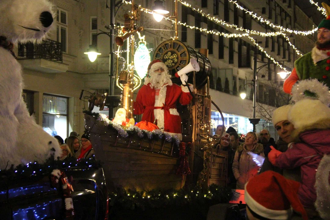 Łódź: Uruchomienie choinki i parada z Mikołajem na czele