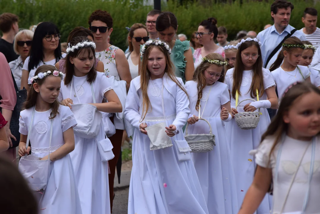 procesja Bożego Ciała w parafii Matki Bożej Dobrej Rady w Zgierzu