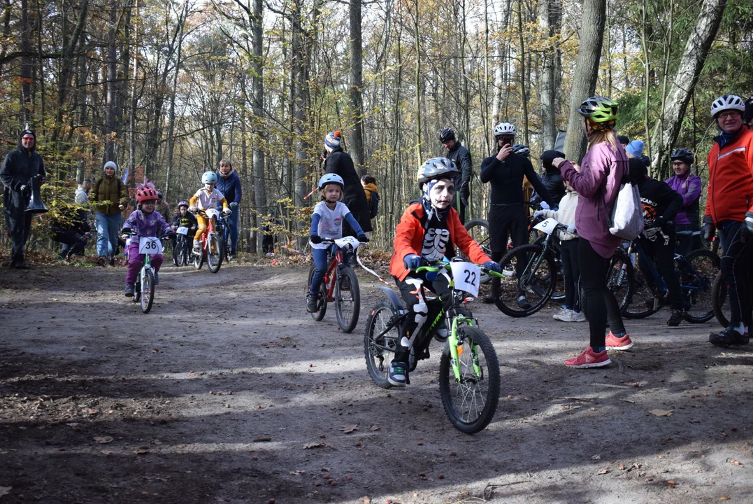 Rowerowe szaleństwo Halloween XC w Lesie Łagiewnickim. Przyjechały duchy, potwory i superbohaterowie [ZDJĘCIA] - Zdjęcie główne