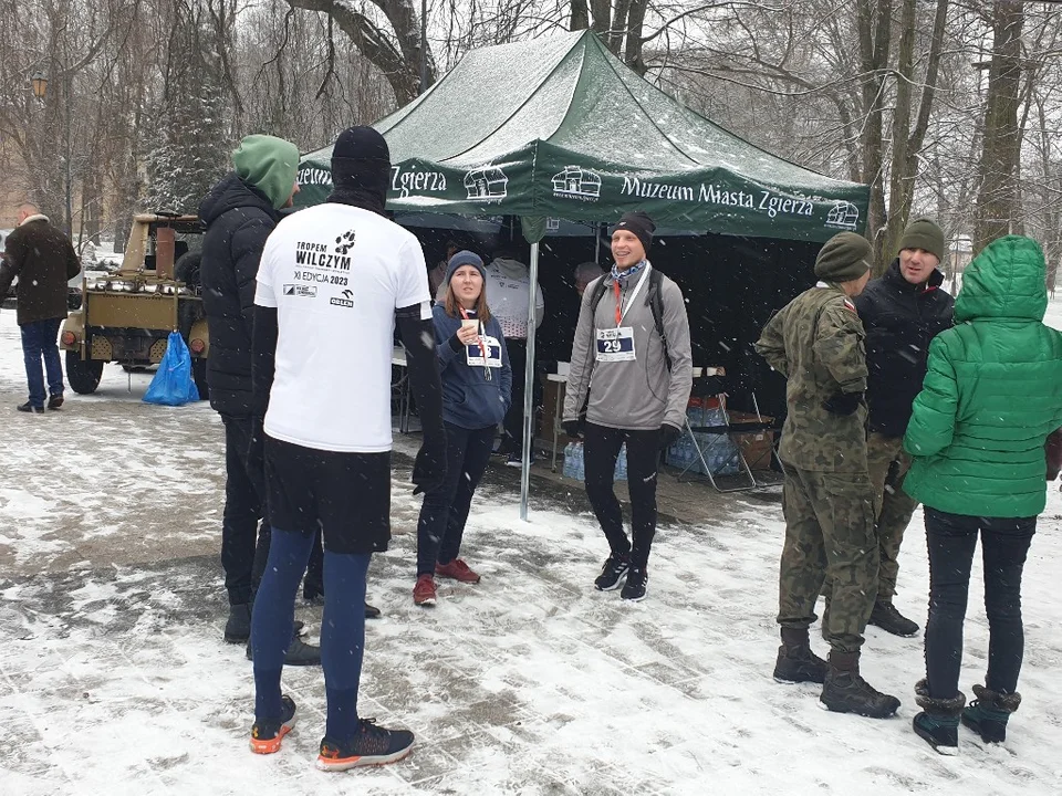 Bieg Tropem Wilczym w Zgierzu. Mimo kiepskiej pogody było naprawdę gorąco