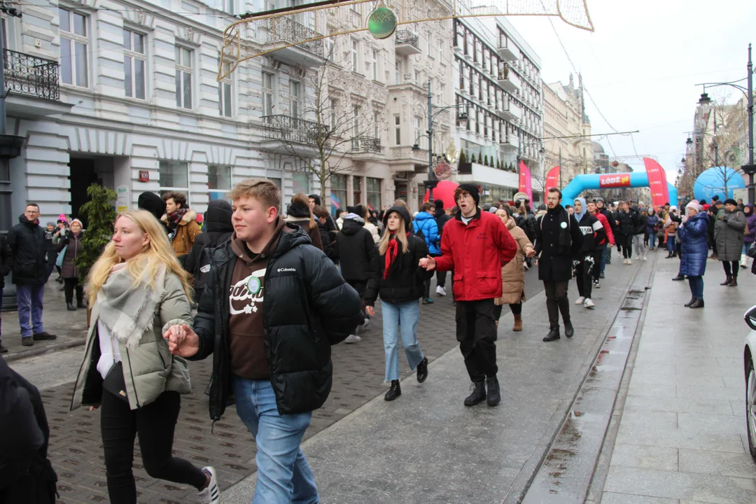 Polonez dla Łodzi 2024 na ul. Piotrkowskiej w Łodzi