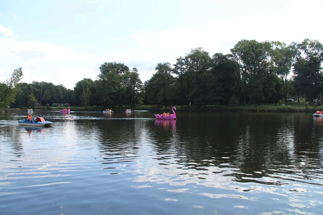 Piknik rodzinny w parku na Młynku w Łodzi