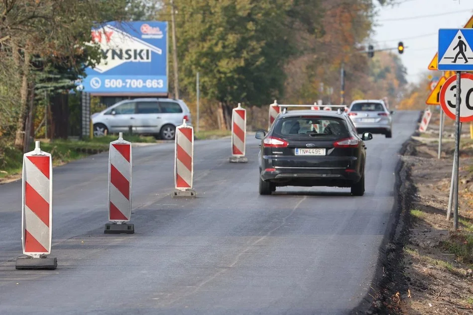 Nowy asfalt na Brzezińskiej w Łodzi