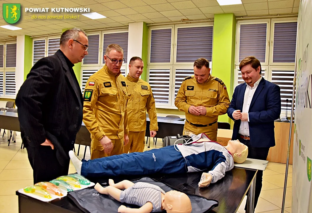 Starosta przekazał strażakom nowy sprzęt. Posłuży jednostkom w całym powiecie [FOTO] - Zdjęcie główne