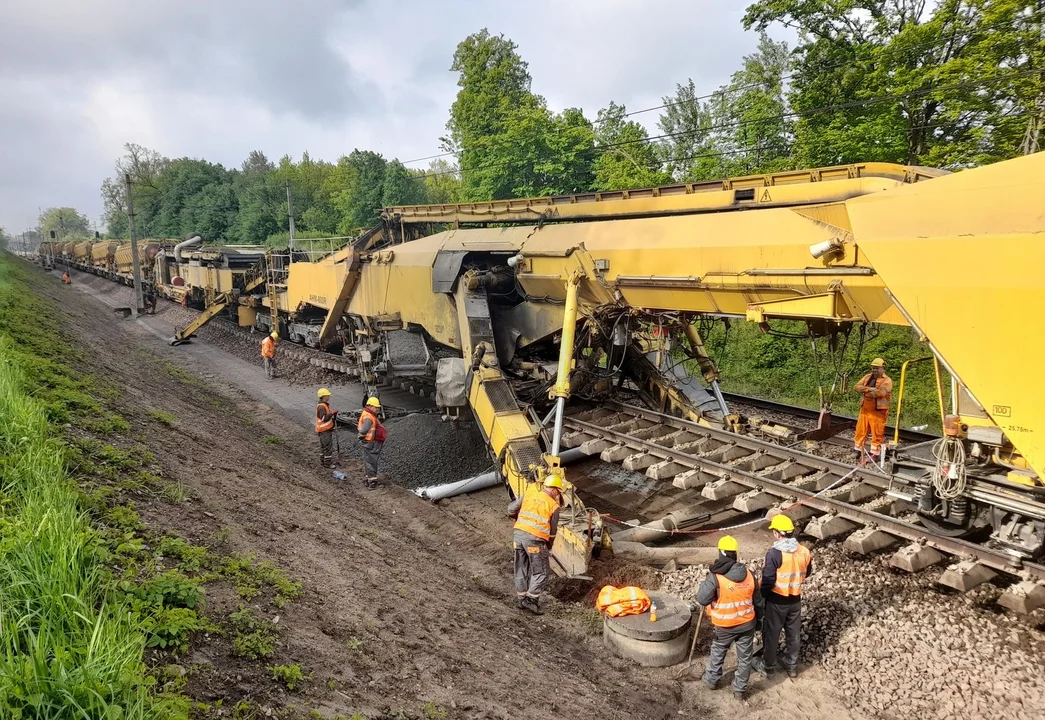 Kombajn AHM na trasie Baby-Piotrków