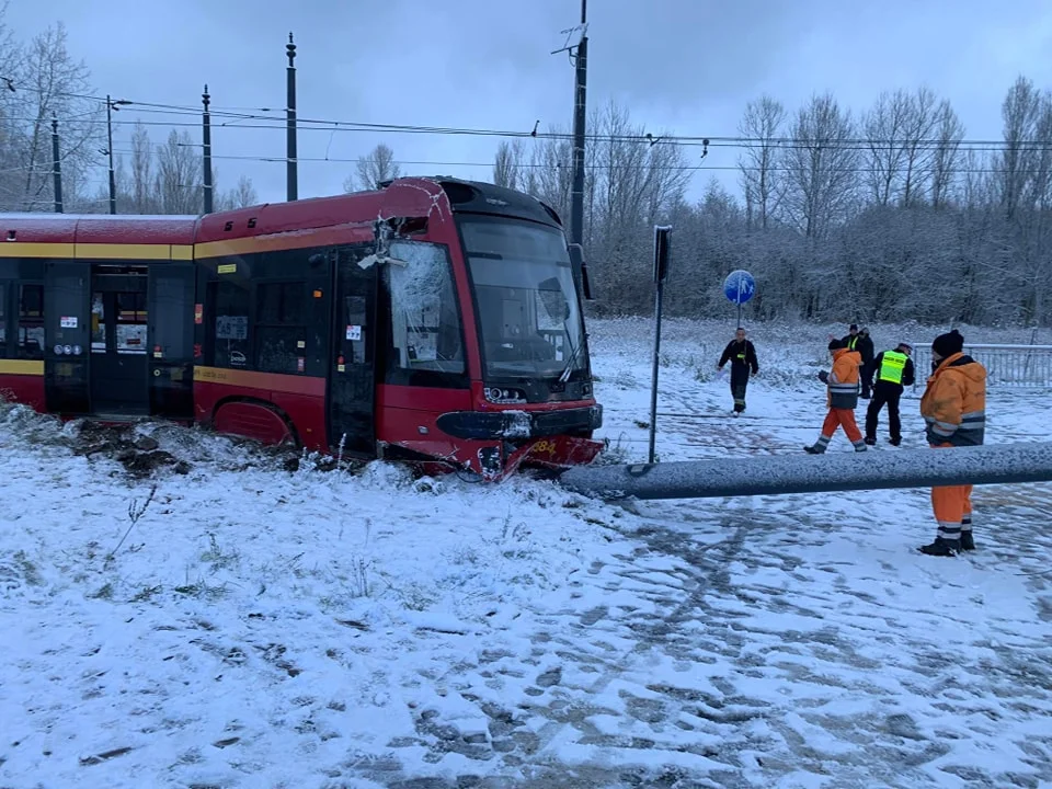 Utrudnienia po wykolejeniu tramwaju MPK Łódź na Olechowie