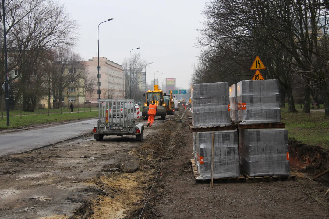 Utrudnienia dla pieszych i podróżnych MPK Łódź na Lutomierskiej