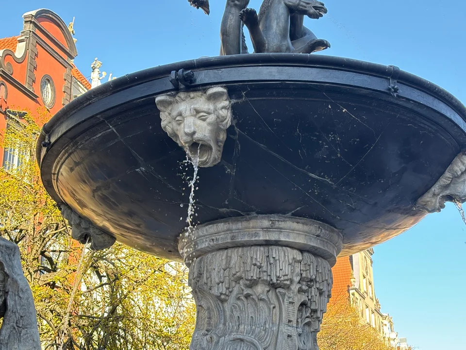 Neptun znów leje wodę. To dzieje się teraz w centrum Gdańska