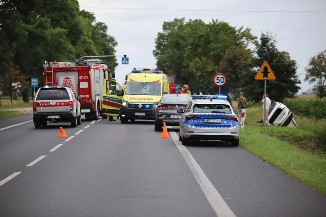 Wypadek na DK 92 pod Kutnem. Zderzyły się dwie osobówki