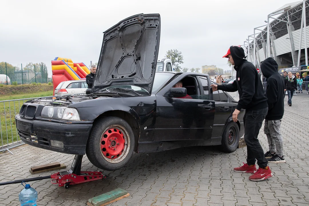 Pokazy drifterów, sportowych aut, rodzinne atrakcje i wiele więcej w Moto Arenie