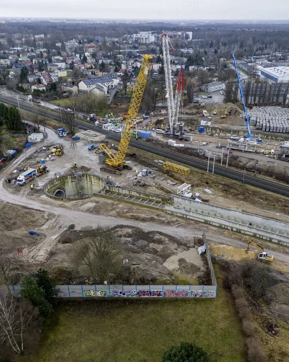 Trwa budowa tunelu kolejowego pod Łodzią