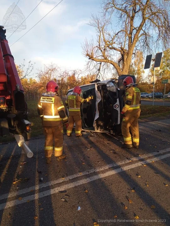 Zderzenie busa z dostawczakiem pod Skierniewicami - 2.11.2023 r.