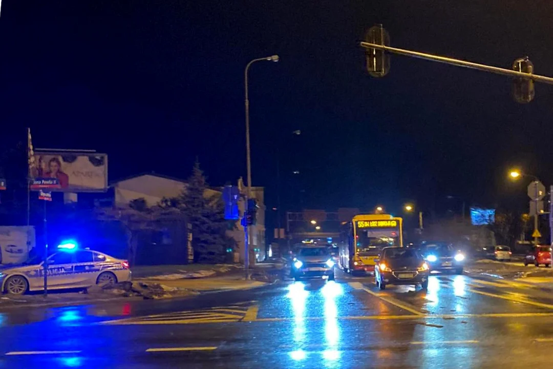 Wypadek autobusu na Obywatelskiej. Duże utrudnienia w ruchu - Zdjęcie główne