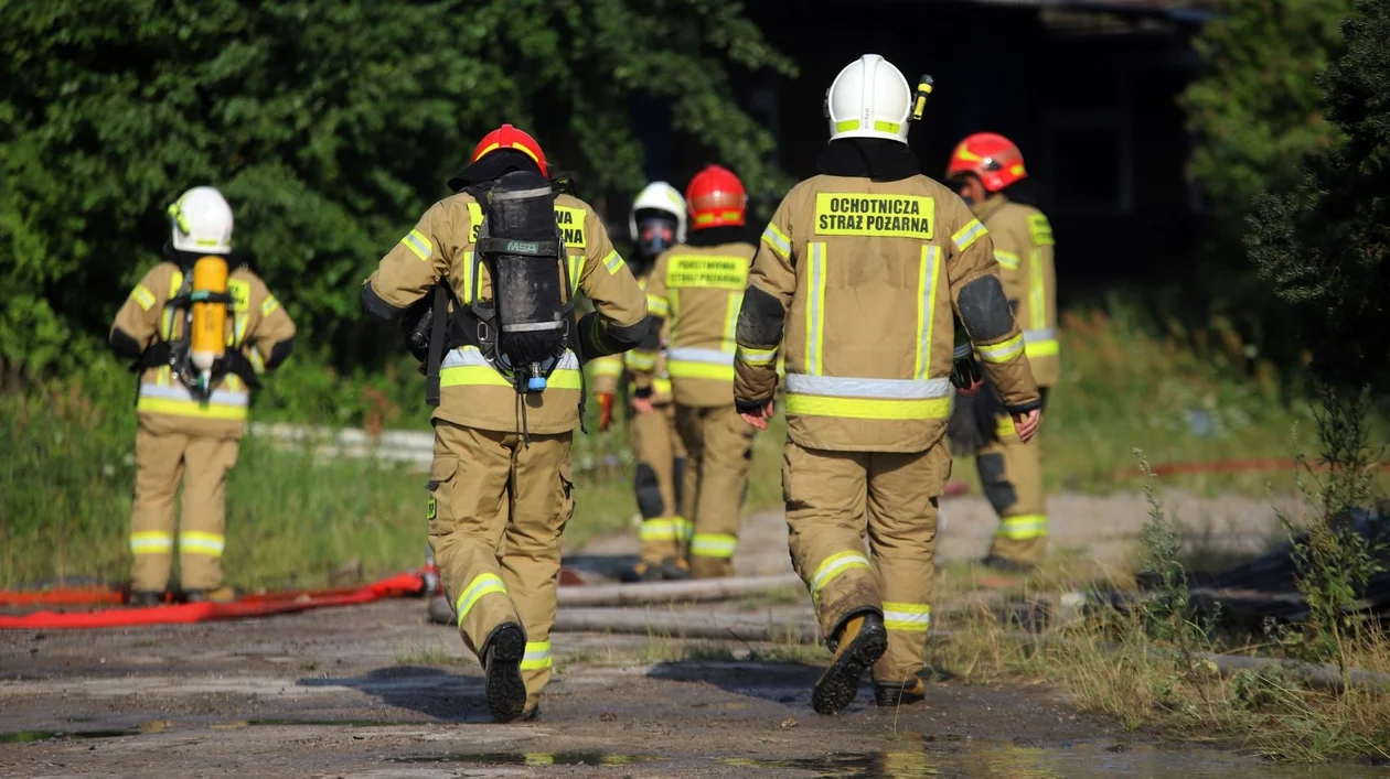 Śmierć w płomieniach pod Kutnem. Straż pożarna podaje nowe informacje [ZDJĘCIA] - Zdjęcie główne