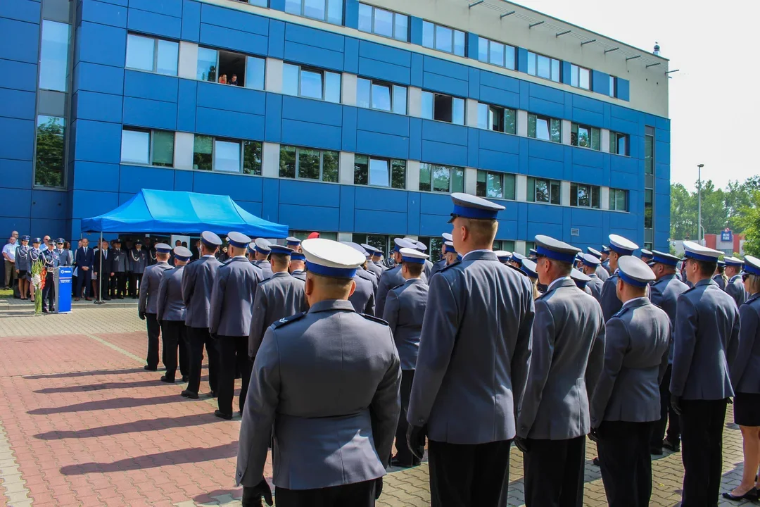 Podwyżka w 2024 roku, nagrody jubileuszowe, dodatki. Policja szuka chętnych, także w Płocku. Sprawdź zarobki - Zdjęcie główne