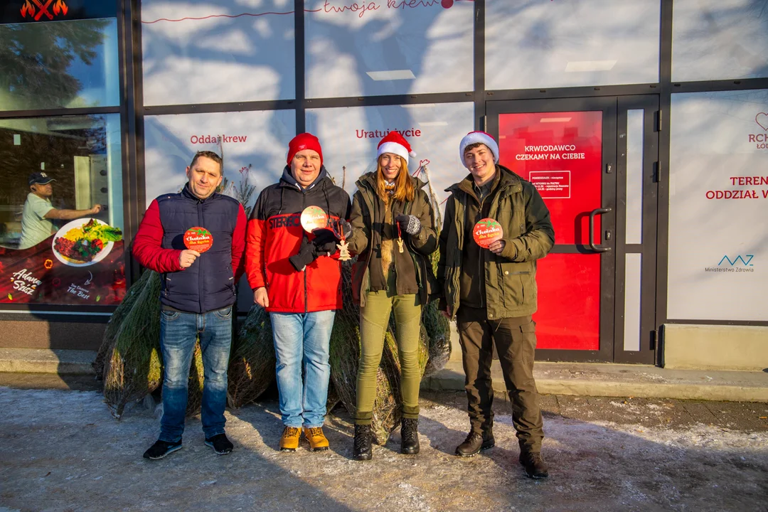 Akcja "Choinka za życie" przy placu Piłsudskiego w Kutnie